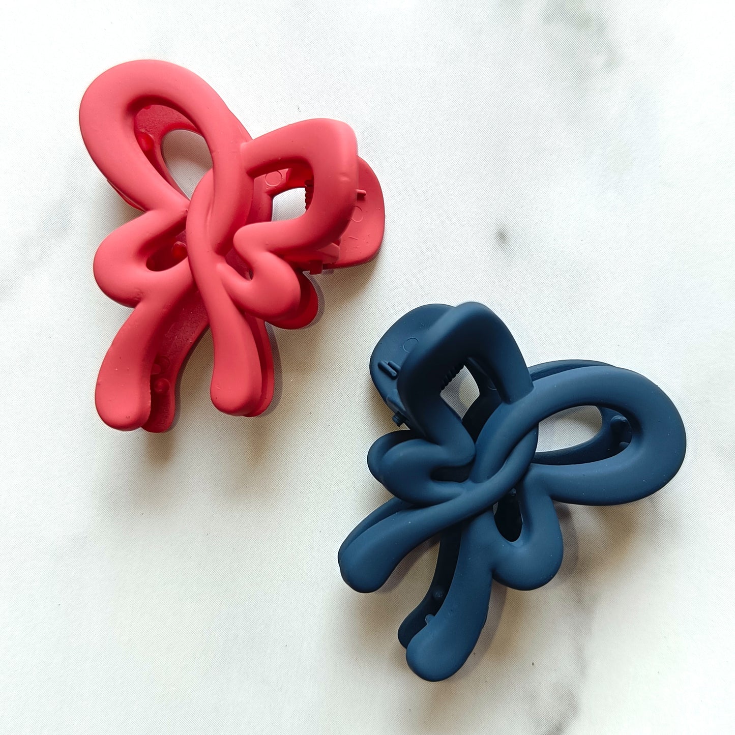 Matte Bow Mini Claw
