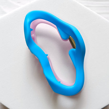 Trendy Matte Finish Hair Claw